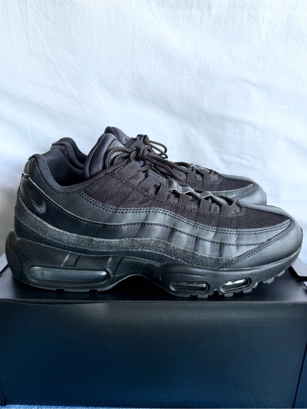 AUTHENTIC Nike Air Max 95 Essential Triple Black size 11 CI3705-001 2022 USED